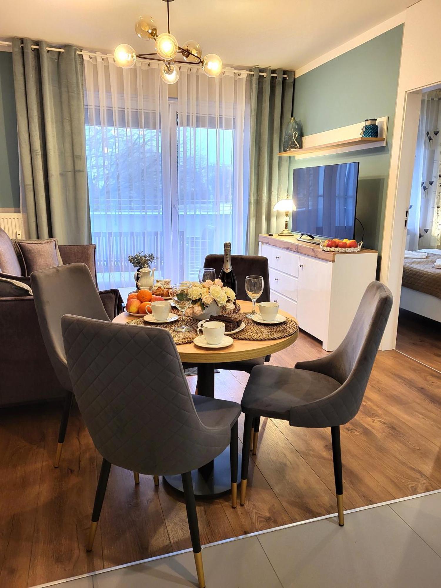 Miodowy Dom Exspanse Apartament 2 Lub 3 Pokoje Z Tarasem I Parkingiem Kołobrzeg Esterno foto