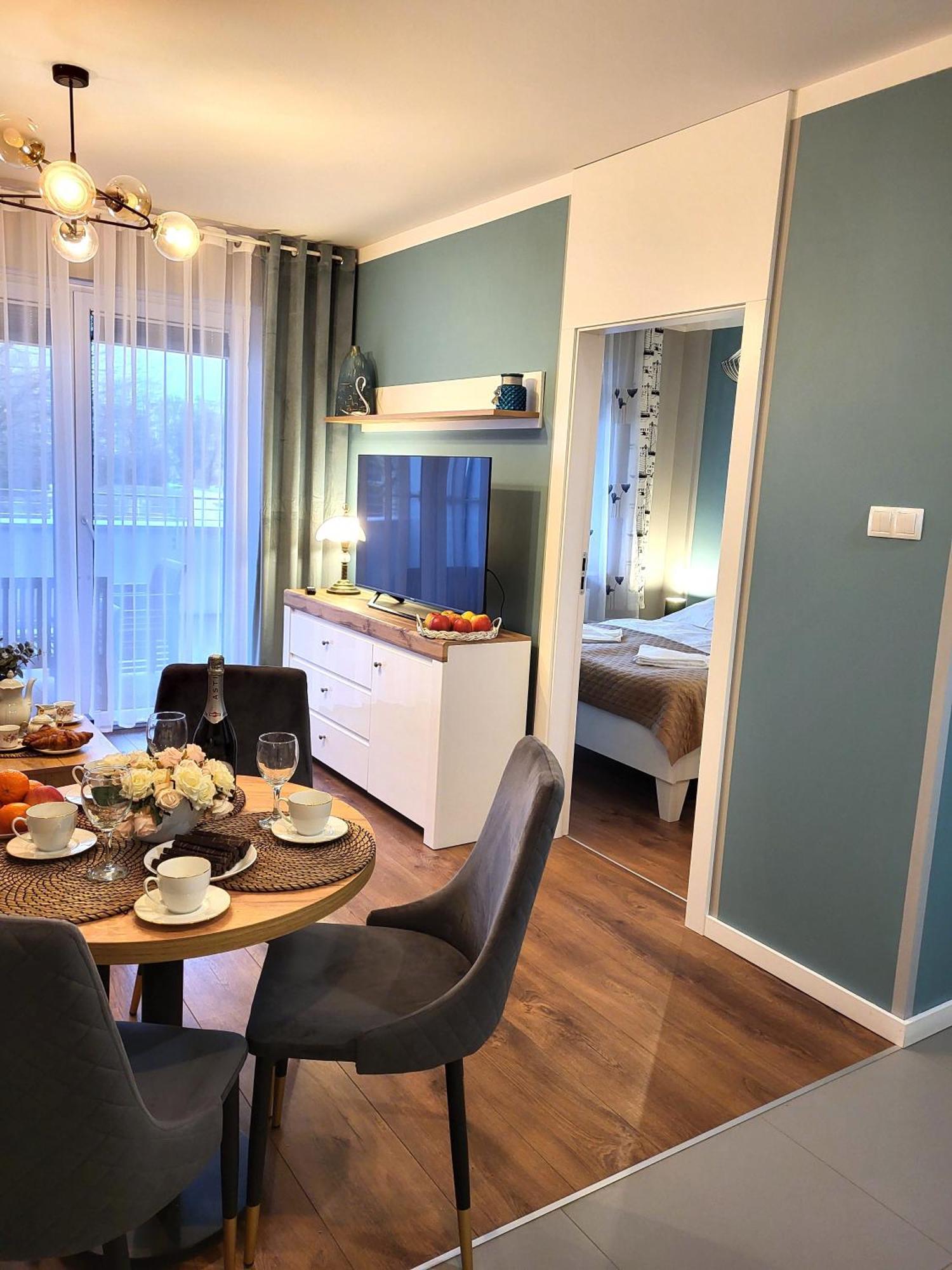 Miodowy Dom Exspanse Apartament 2 Lub 3 Pokoje Z Tarasem I Parkingiem Kołobrzeg Esterno foto