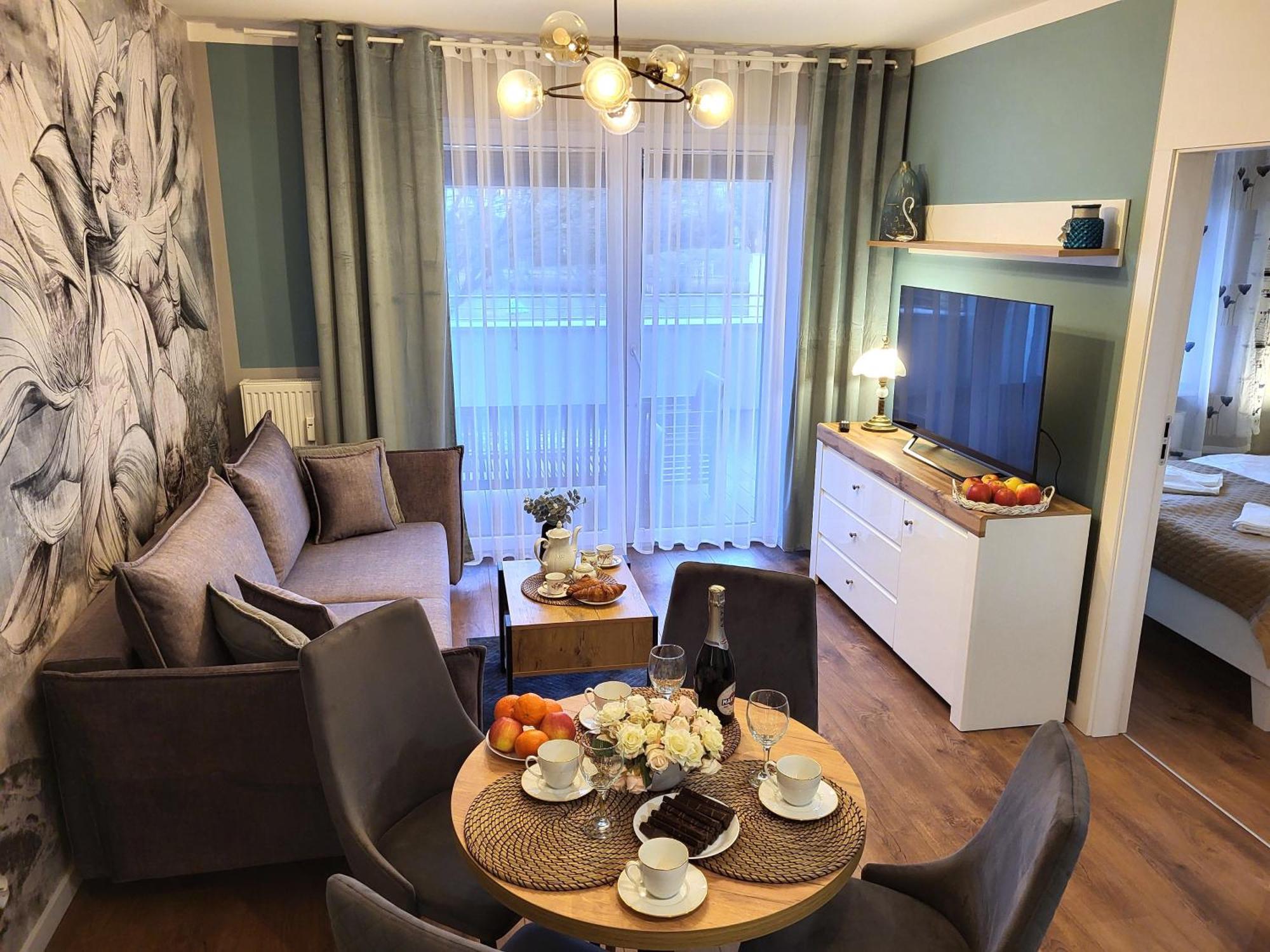 Miodowy Dom Exspanse Apartament 2 Lub 3 Pokoje Z Tarasem I Parkingiem Kołobrzeg Esterno foto