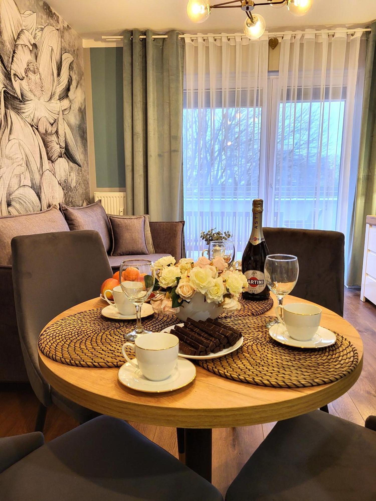 Miodowy Dom Exspanse Apartament 2 Lub 3 Pokoje Z Tarasem I Parkingiem Kołobrzeg Esterno foto